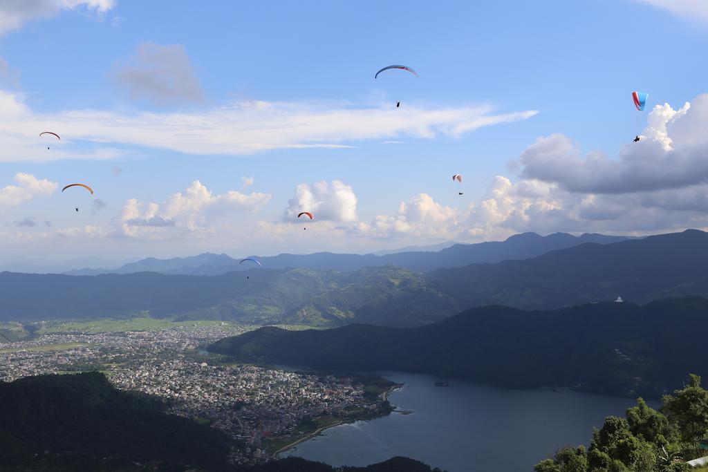 Hotel Peninsula Pokhara Extérieur photo