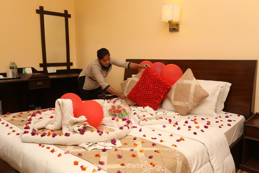Hotel Peninsula Pokhara Extérieur photo