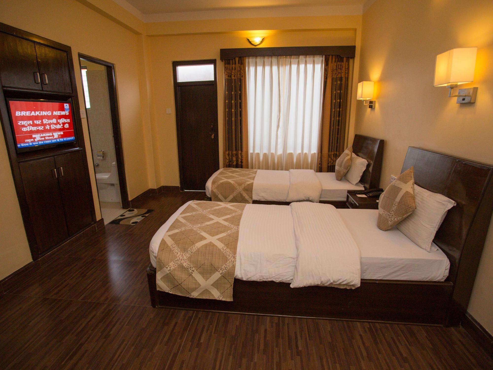 Hotel Peninsula Pokhara Extérieur photo
