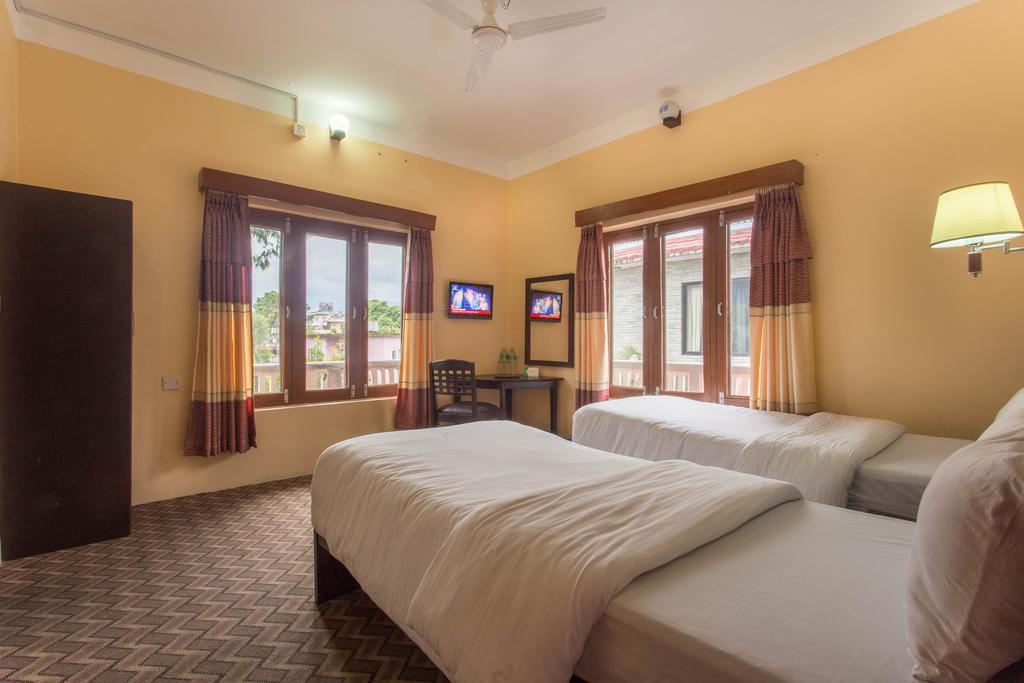 Hotel Peninsula Pokhara Extérieur photo