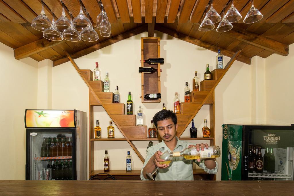 Hotel Peninsula Pokhara Extérieur photo