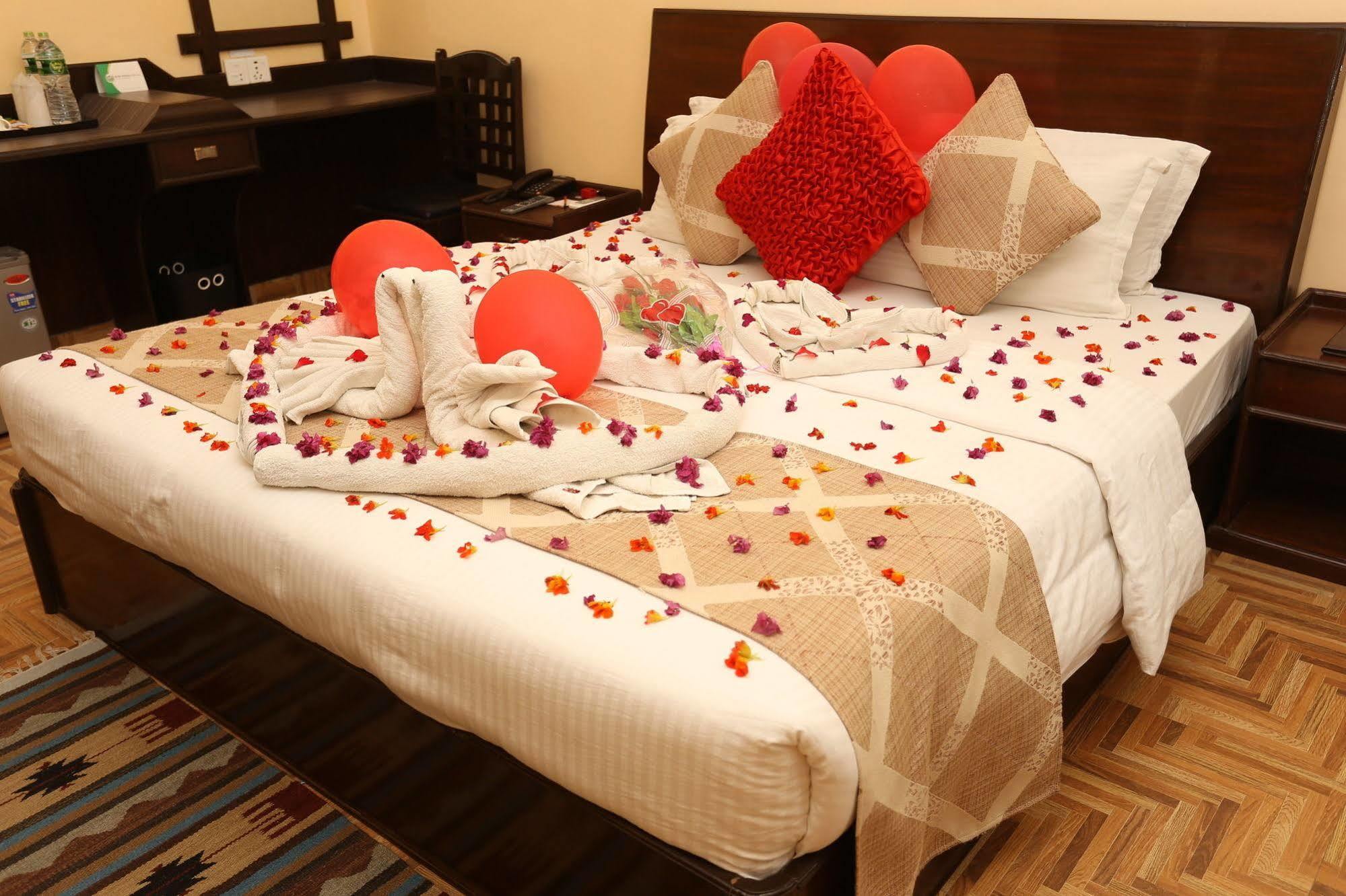 Hotel Peninsula Pokhara Extérieur photo
